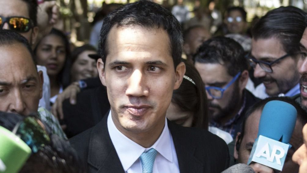 Guaidó investigará fondos malversados que recibió para ayudar a militares desertores