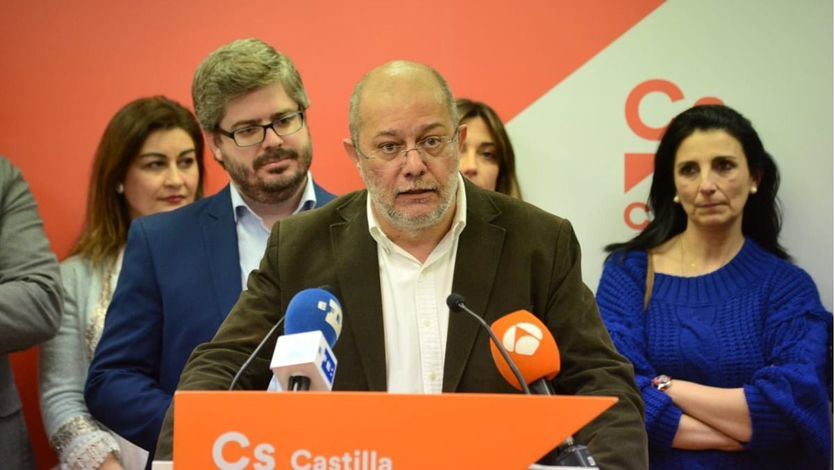 El líder de Ciudadanos en Castilla y León también se rebela: pide la abstención para investir a Pedro Sánchez