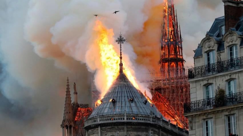 La investigación preliminar descarta un origen criminal en el incendio de Notre Dame
