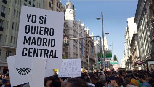 Almeida se estrena como alcalde con una multitudinaria manifestación por Madrid Central