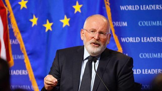 El PP Europeo desautoriza el reparto de cargos pactado por Merkel para que Timmermans presida la Comisión