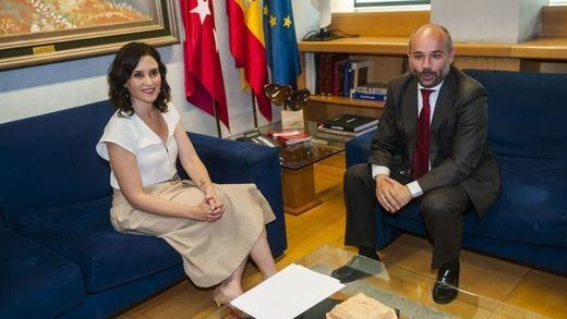 Ayuso se presentará a la investidura y pide a Vox y Cs que dejen de vetarse: 