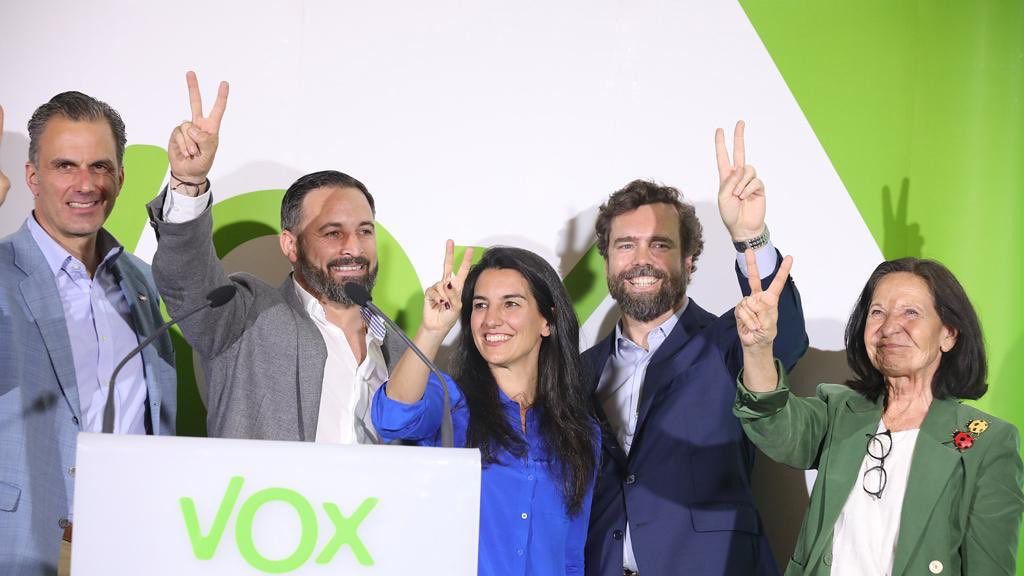 El caso de Murcia abre dudas sobre la dirección de Vox: 2 posturas internas, cambios de última hora...