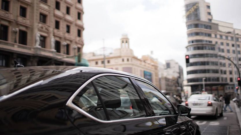 Madrid supera ya las 8.000 licencias de VTC y el sector del taxi exige una solución urgente
