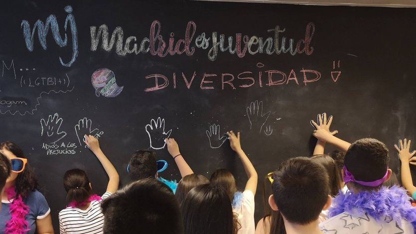 La respuesta de Twitter a la petición de Vox sobre las charlas LGTBI en colegios madrileños