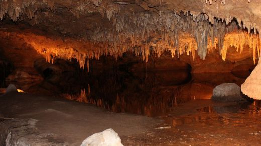 Se espera la salida del segundo equipo de rescate de las espeleólogas perdidas en una cueva de Cantabria