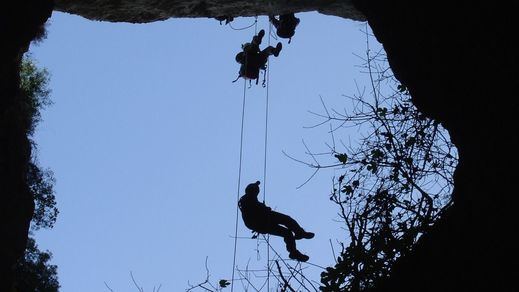 Encontradas en buen estado las 3 espeleólogas de la cueva de Cueto-Coventosa
