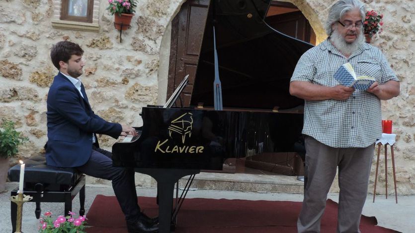 El pianista Julián Sanz y el poeta León Molina, que repite este año, durante su actuación en 2018