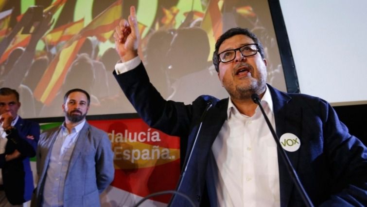 El ex juez Serrano descarta su retirada tras el roce con su partido, Vox, por los comentarios sobre 'La Manada'