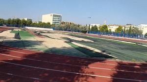 La pista de atletismo del Ensanche de Vallecas, deteriorada por falta de mantenimiento