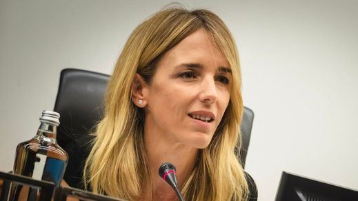 Cayetana Álvarez de Toledo la lía al creerse un bulo de Forocoches sobre seguridad en Barcelona
