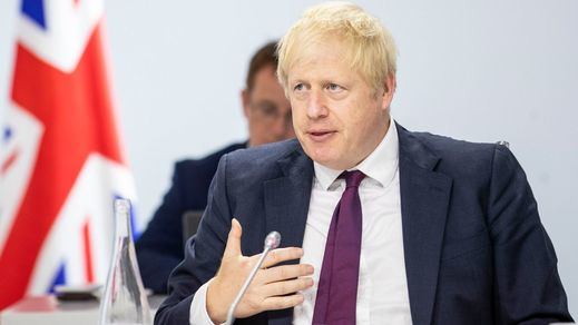 Boris Johnson suspende el curso parlamentario y niega que sea para que no le impidan un Brexit a las bravas