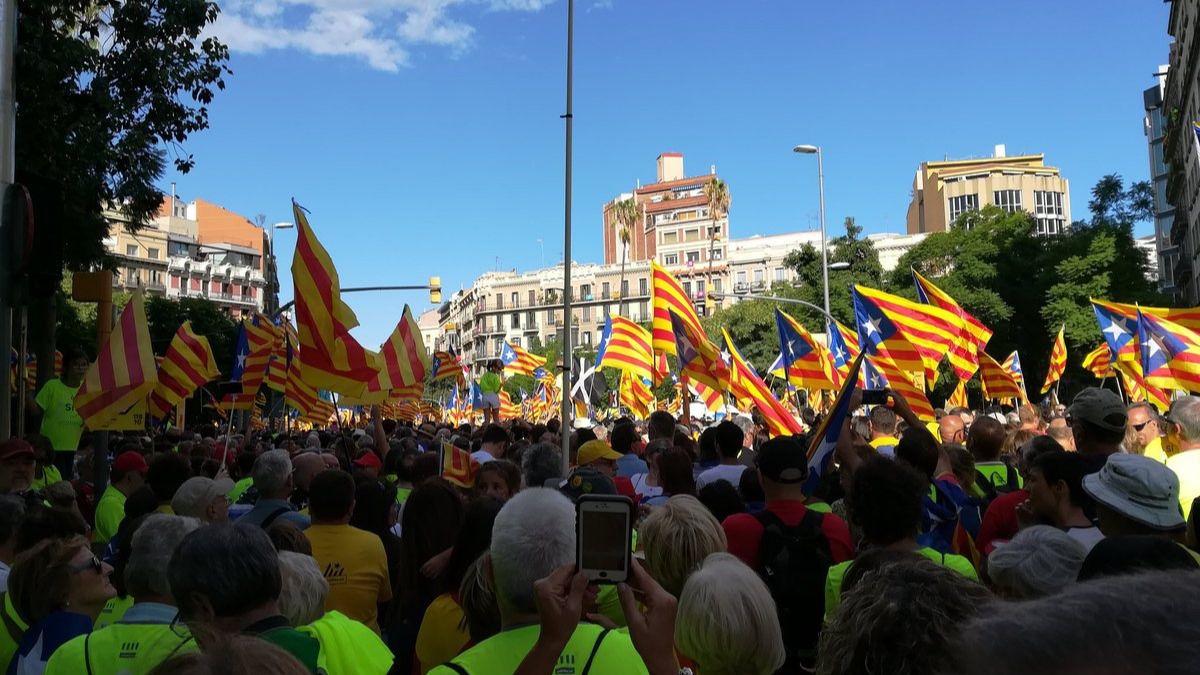 Una encuesta calienta la Diada en Cataluña