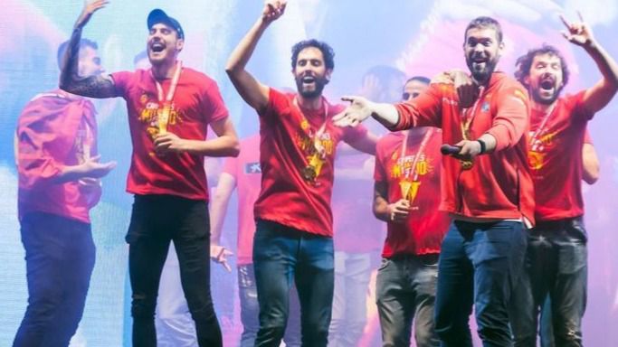 Madrid recibe a la Selección de Baloncesto con una fiesta en Colón