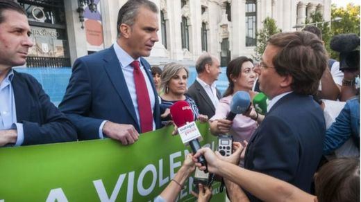 Almeida se encara con Ortega Smith (Vox) por boicotear el minuto de silencio contra la violencia machista