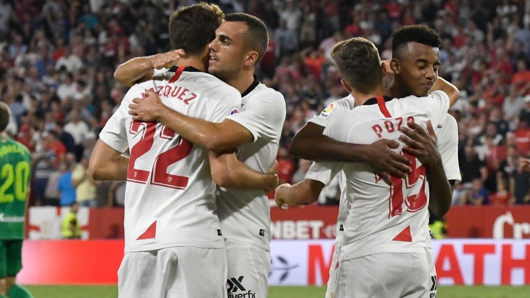 El Sevilla remonta a la Real (3-2) y deja apretada la cabeza de Liga