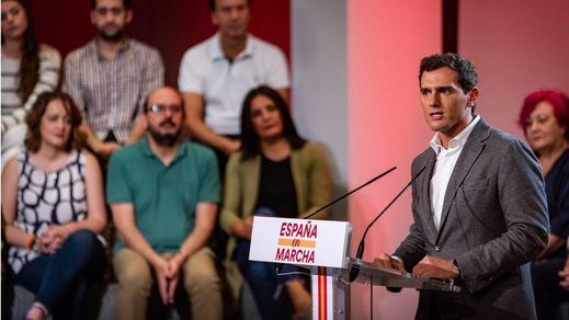 Rivera, ante las malas perspectivas para Ciudadanos, ofrece negociar con el PSOE ya sin vetos
