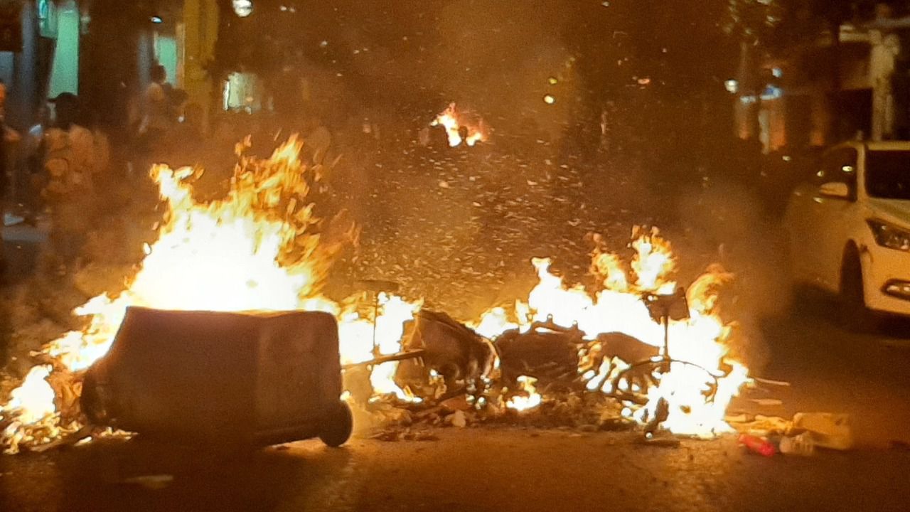 Se dispara la violencia en las calles de Cataluña y el Gobierno sopesa aplicar medidas extremas de seguridad