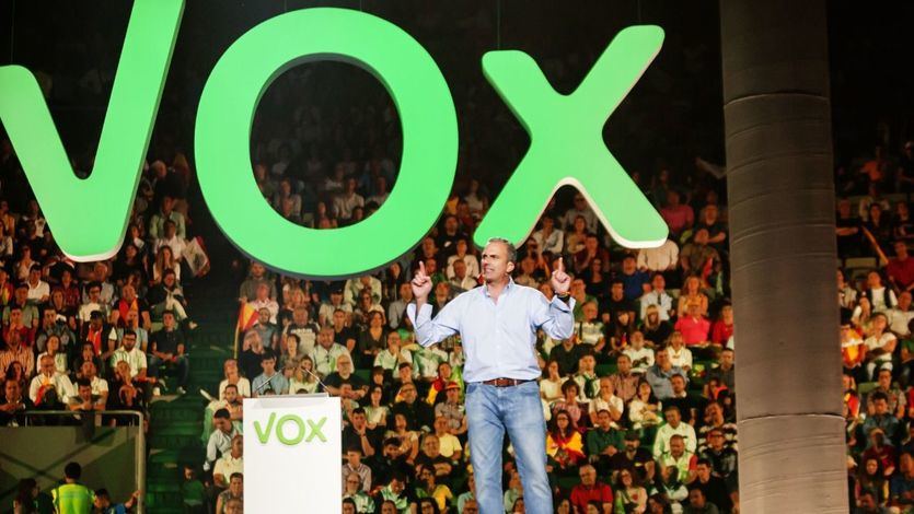 Vox pesca en el río revuelto de la política nacional y ya es tercera fuerza con más de 30 escaños