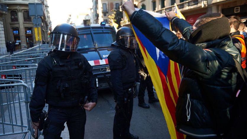 El Defensor del Pueblo en Cataluña reclama que los antidisturbios no usen pelotas de goma