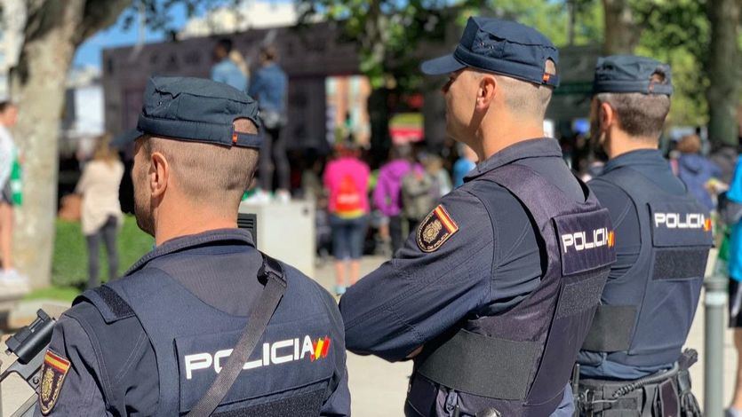 Policías nacionales se quejan de que la Junta Electoral no les dejará votar por estar en Cataluña en el operativo del 10-N