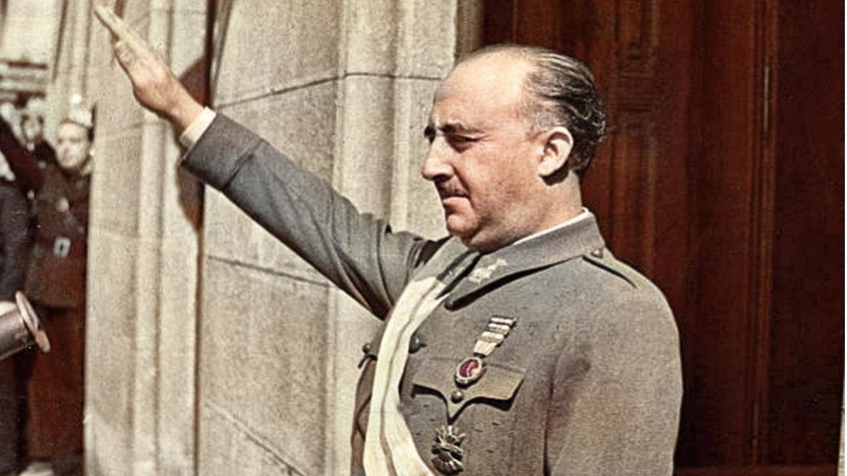 La fundación ligada a Vox difunde textos negando los 40 años de dictadura de Franco