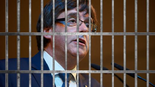 Sánchez matiza sus palabras sobre la Fiscalía y Puigdemont le insta a rectificar