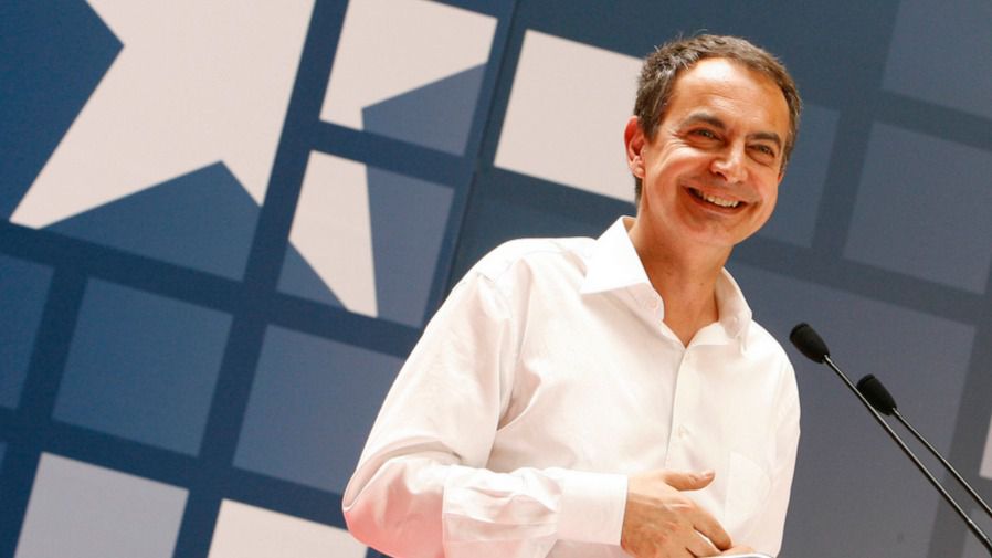 Zapatero, a diferencia de González, 'bendice' el acuerdo entre Sánchez y Unidas Podemos