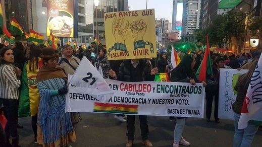 El Gobierno condena la violencia en Bolivia y cuestiona la inmunidad represiva para los militares