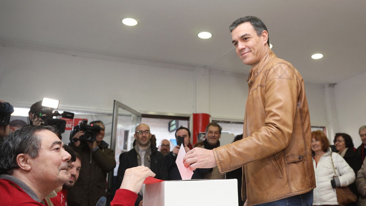 Sánchez anima a las bases socialistas tras votar "por un Gobierno progresista"