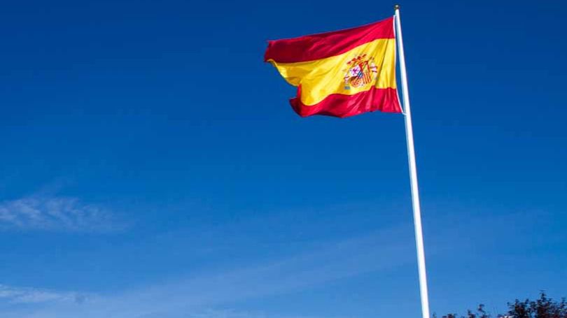 Oviedo gasta cerca de 50.000 euros en un mástil para una bandera de España gigante