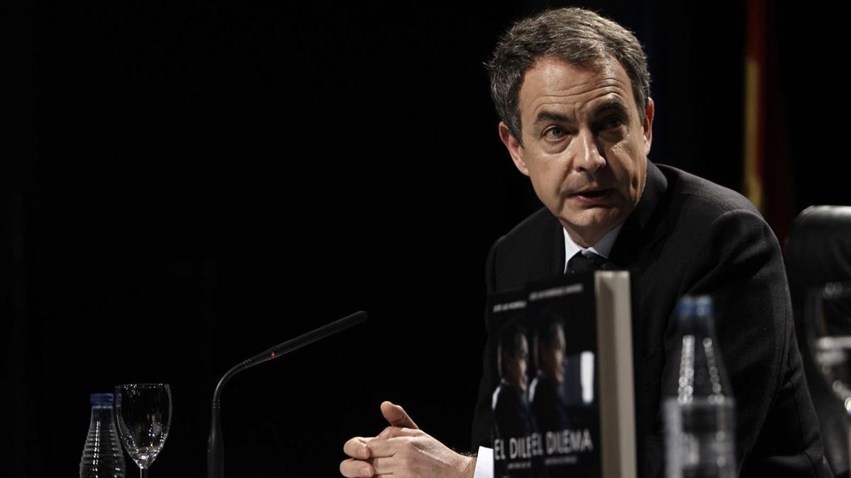 Zapatero ensalza la contribución "decisiva" de Otegi en el fin de ETA