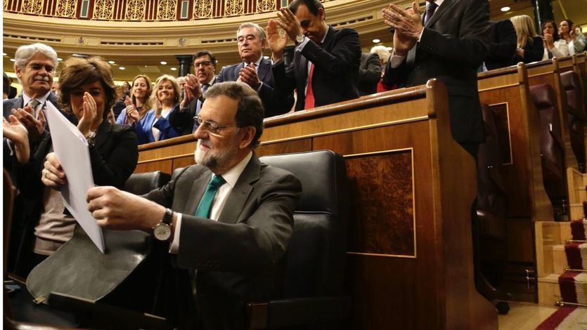 Rajoy asegura ahora en sus memorias que valoró la opción de dimitir para frenar la moción de censura