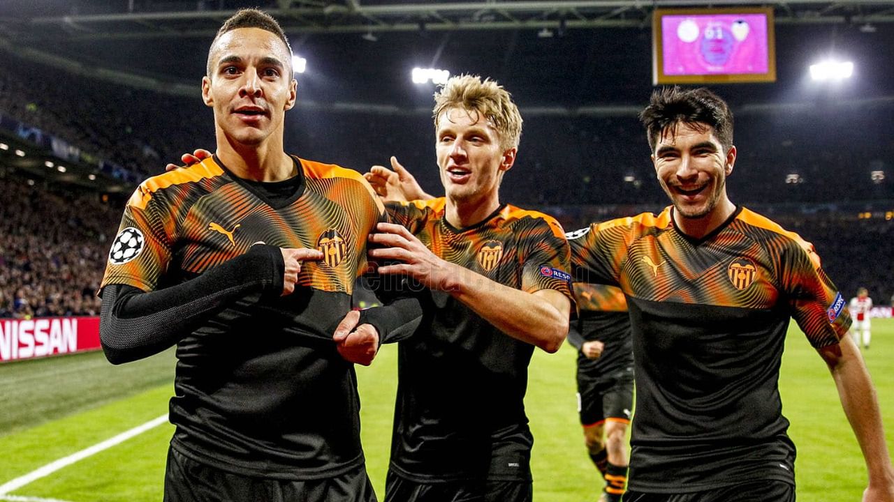 El Valencia trolea a Europa y se cuela primero de grupo por delante del Chelsea y eliminando al Ajax