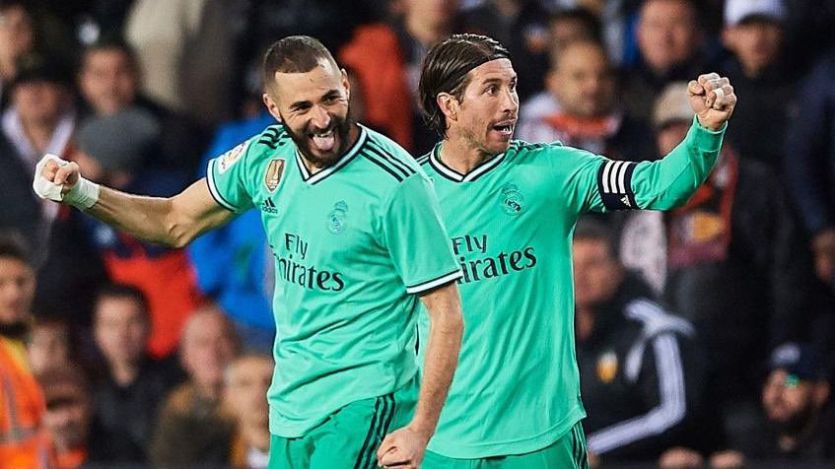 Courtois y Benzema salvan un punto en Mestalla para el Madrid en el último suspiro (1-1)
