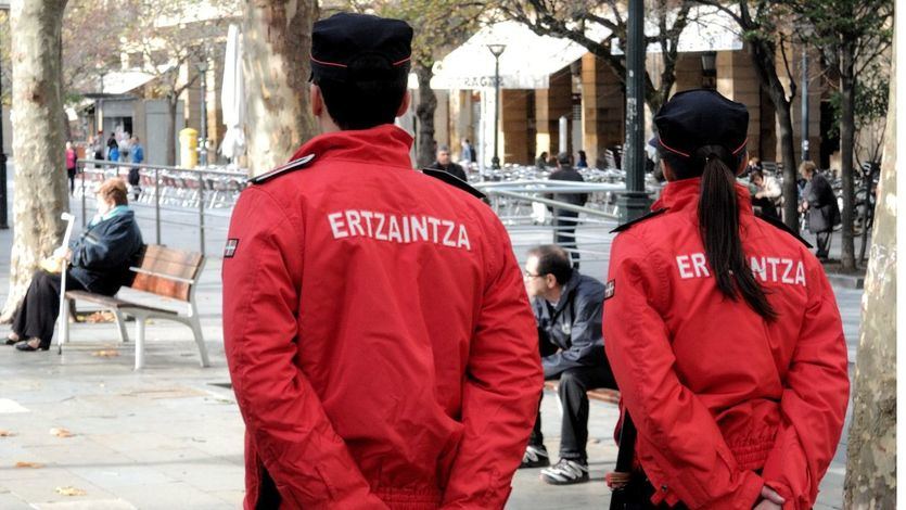 El Supremo rebaja a seis meses de prisión la pena a un ertzaina que golpeó con una porra a una senadora