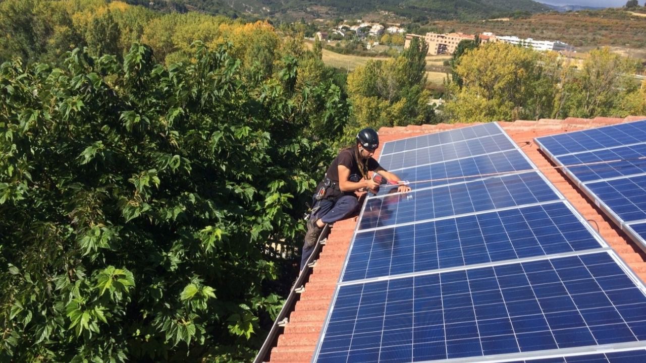 Iberdrola compensa a 200 clientes sus excedentes de autoconsumo solar en diciembre