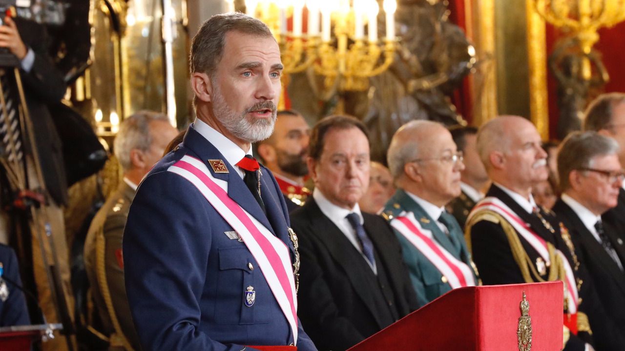 El Rey destaca el compromiso de las Fuerzas Armadas y la Guardia Civil "con España y la Constitución"