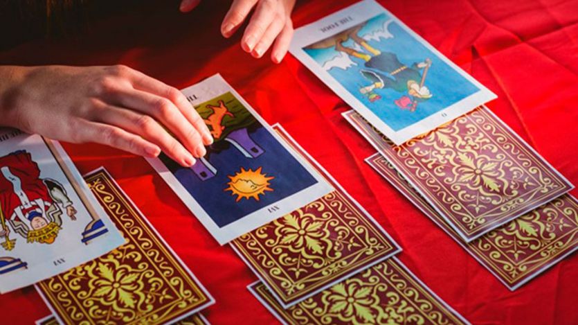 Qué es el tarot: el pasado, presente y futuro en las cartas