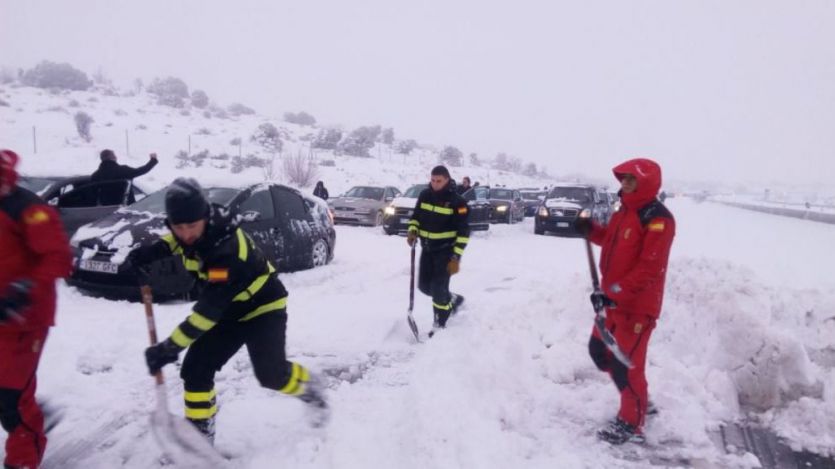 La UME trabajando en la AP6 por el temporal de nieve