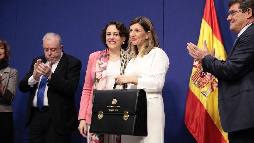 La ministra de Trabajo convoca a sindicatos y patronal para abordar la subida del salario mínimo