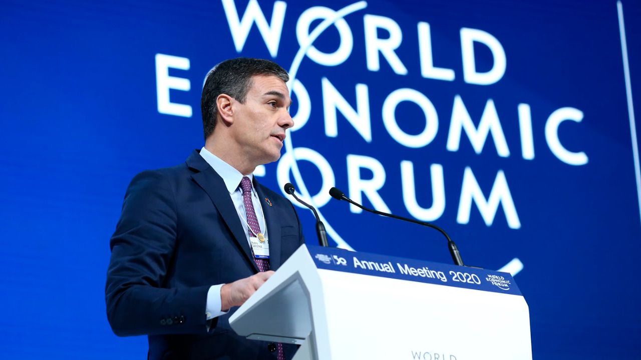 Sánchez defiende en Davos la "justicia fiscal" para redistribuir la riqueza pero promete reducir el déficit