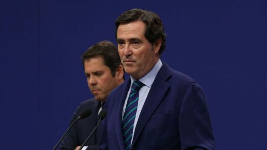 La patronal, sobre el Gobierno 'comunista' tras la subida del SMI a 950 euros: 
