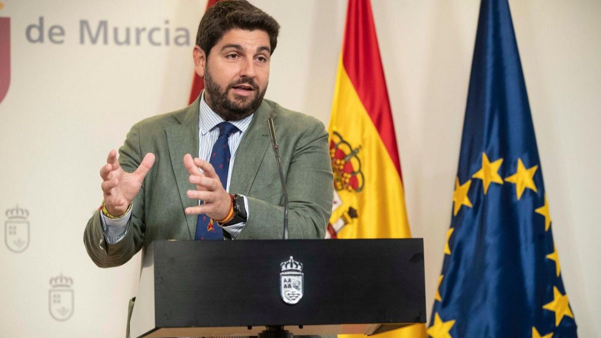 Vox se desmarca del 'renovado' pin parental en Murcia y amenaza los presupuestos de PP y Cs
