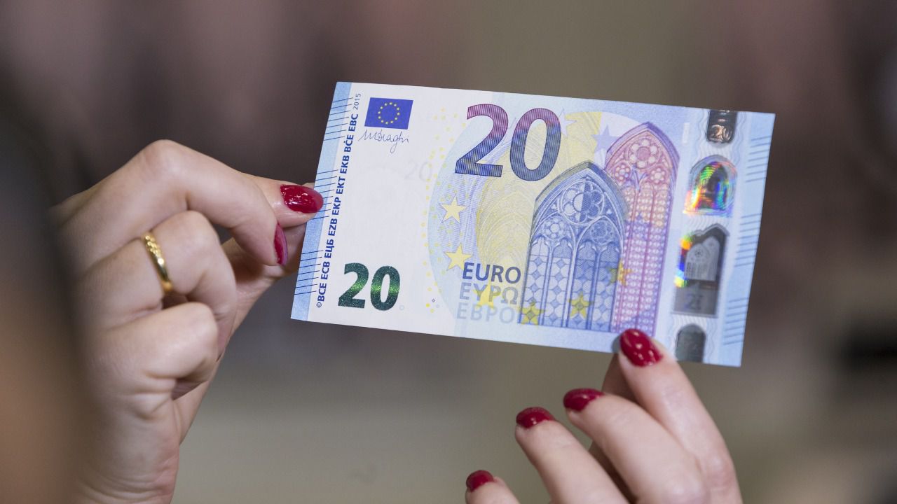 Los datos golpean al euro