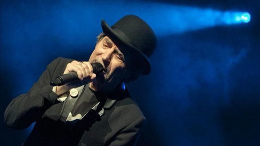 Joaquín Sabina recibe el alta hospitalaria y vuelve a casa