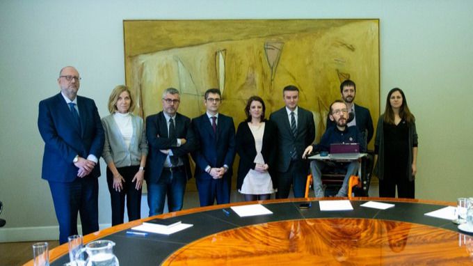 PSOE y Podemos se reunieron de urgencia para zanjar sus discrepancias