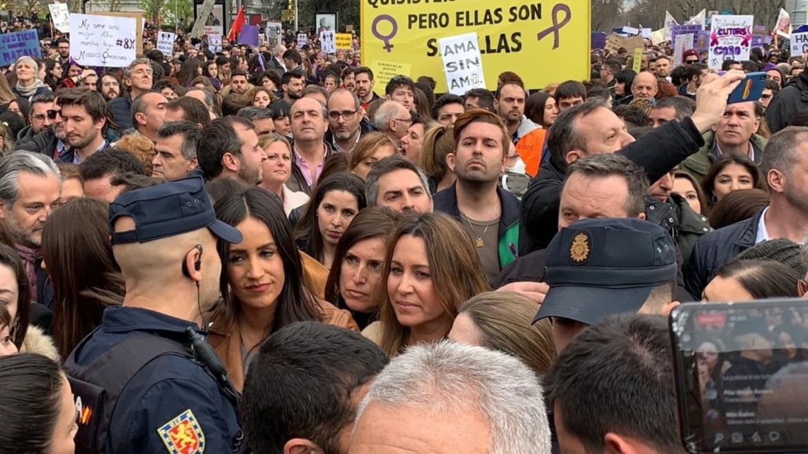 Villacís y Roldán, increpadas en la manifestación del 8-M en Madrid