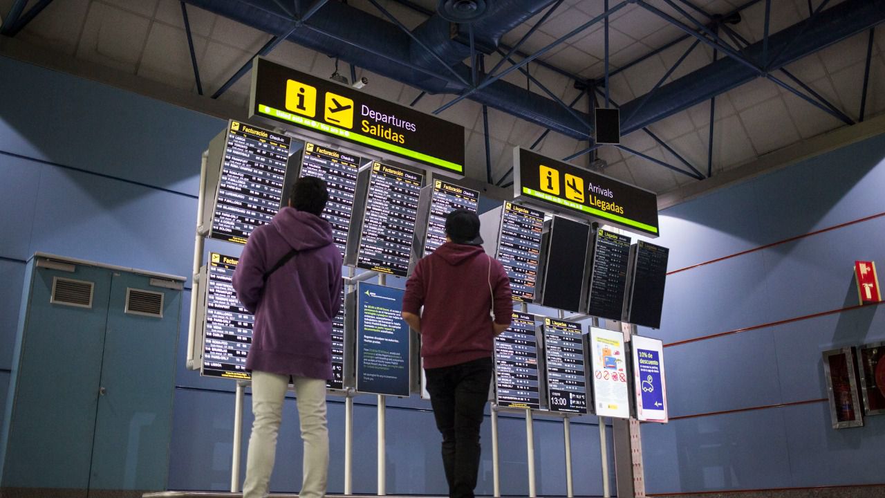 Aeropuertos cerrados por el coronavirus: estado de los vuelos, cancelaciones y países que excluyen a españoles