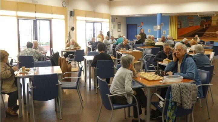Madrid atenderá a los mayores con reparto a domicilio de comida y seguimiento telefónico